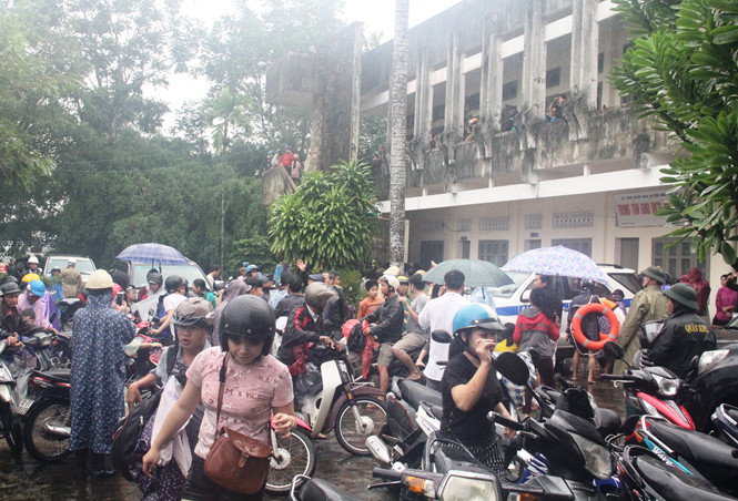 Xác[-]định[-]người[-]tung[-]tin[-]bịa[-]đặt[-]"vỡ[-]đập"